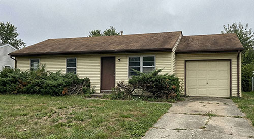 Dated house exterior requiring renovation visualization